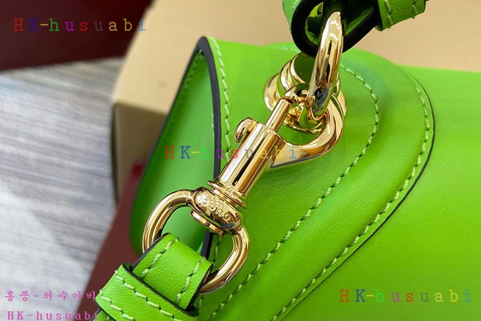 ★미러급★구찌 GUCCI 블론디 미디엄 탑 핸들 백 815716