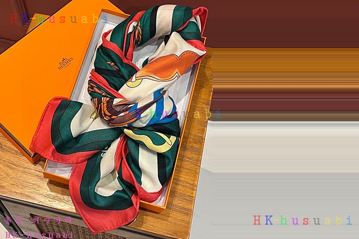 NEW 에르메스 스카프 신상 H 2855866