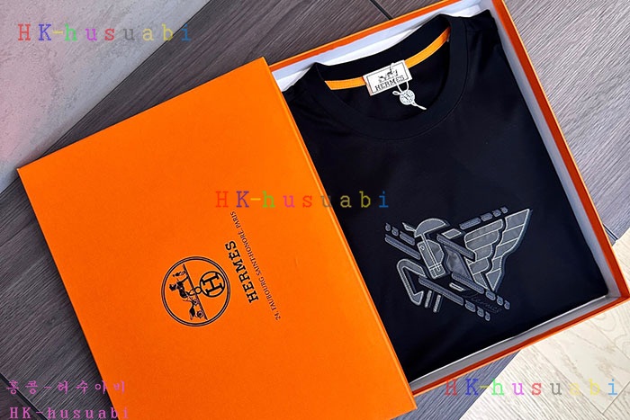 NEW 에르메스 반팔티 신상 H 3088042