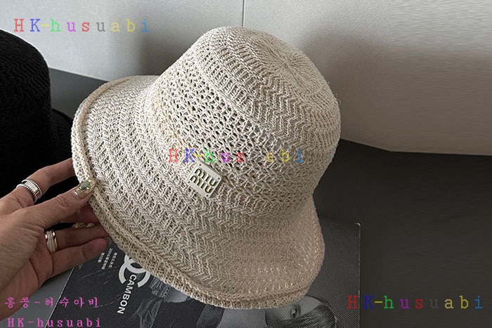 NEW 미우미우 모자 신상 M 9566806