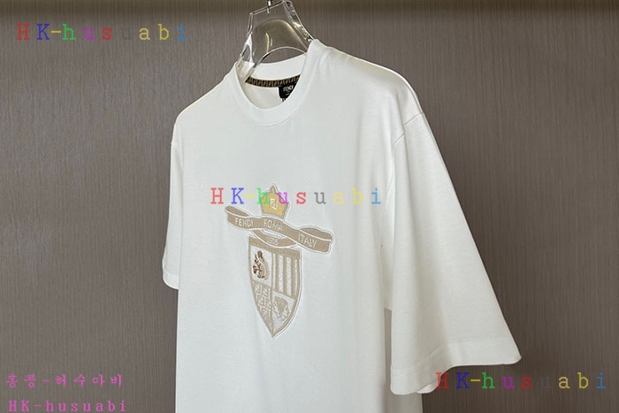 NEW 펜디 반팔티 신상 FD 559404
