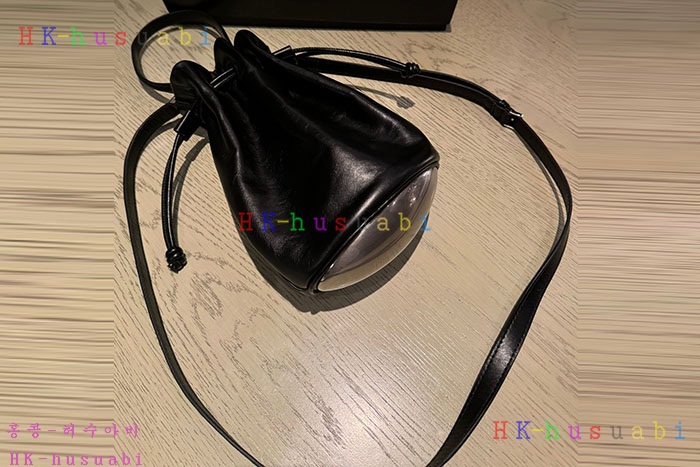 ★미러급★알렉산더왕 돔 가죽 미니 버킷 백 W 5288110