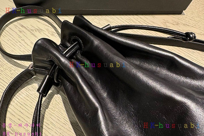★미러급★알렉산더왕 돔 가죽 미니 버킷 백 W 5288110