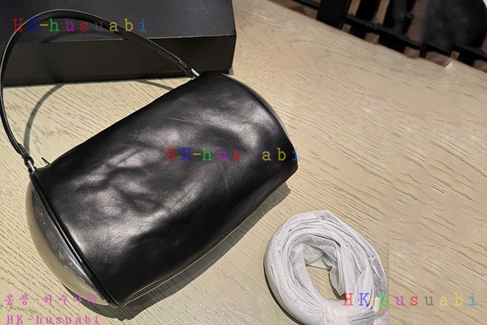 ★미러급★알렉산더왕 블랙 돔 배럴 포셰트 숄더백 W 528901